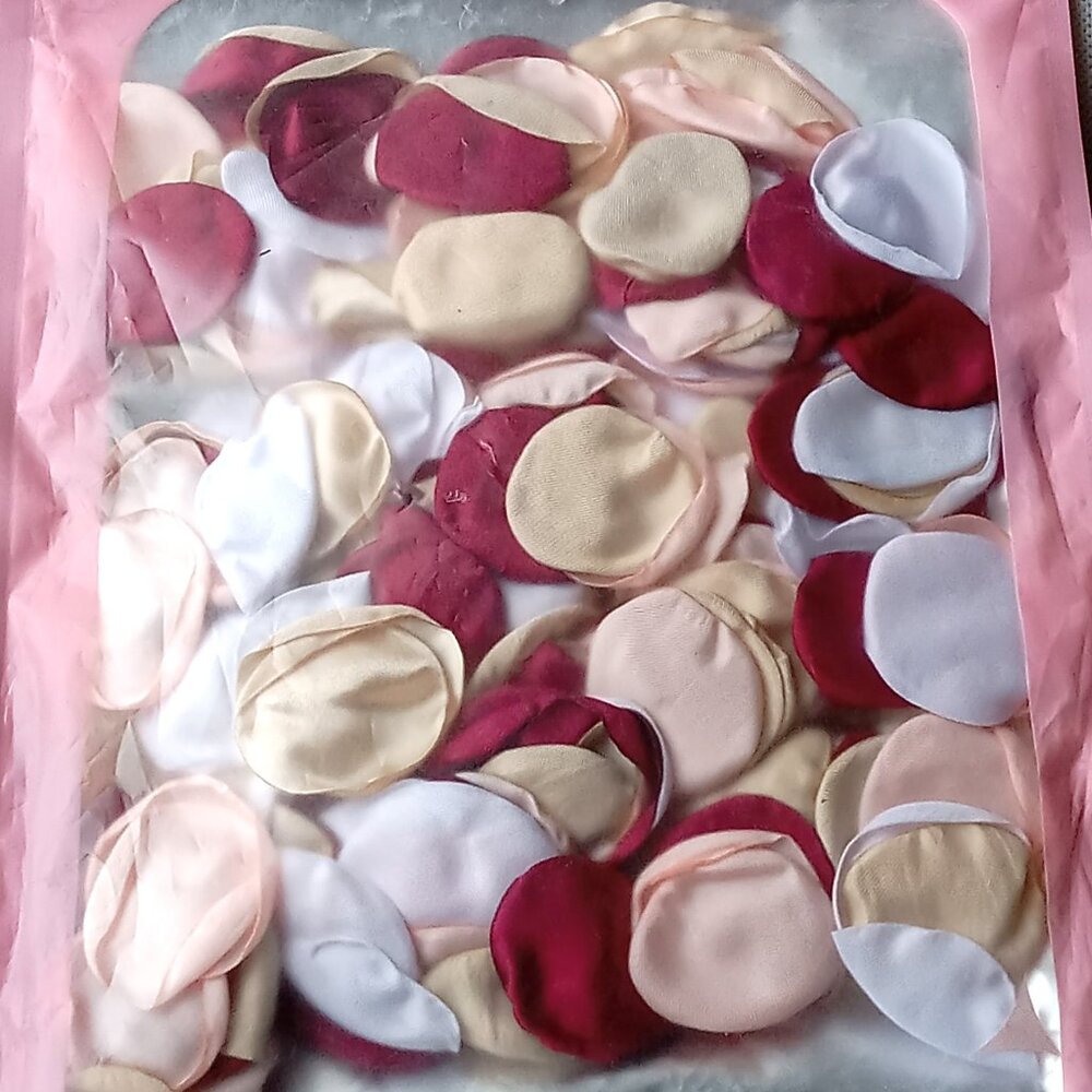 Artificial Satin Rose Flower Petals for Wedding, Showers & More, NIP, New